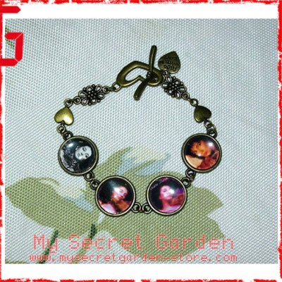 Kate Bush - Hounds Of Love Cabochon Bronze Bracelet  Kate Bush - Hounds Of Love Cabochon Bronze Bracelet